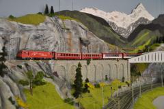 Glacier-Express vor dem Weisshorn