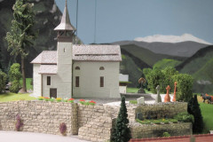 Kapelle mit Friedhofsgarten